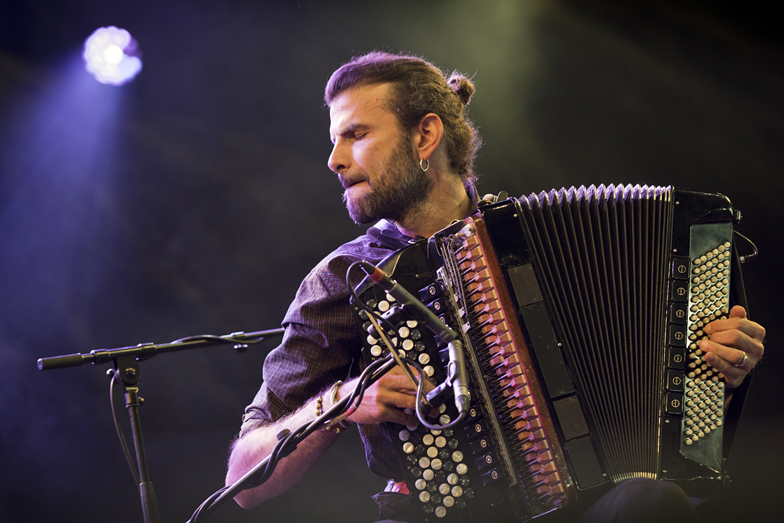 VINCENT PEIRANI avec un accordéon